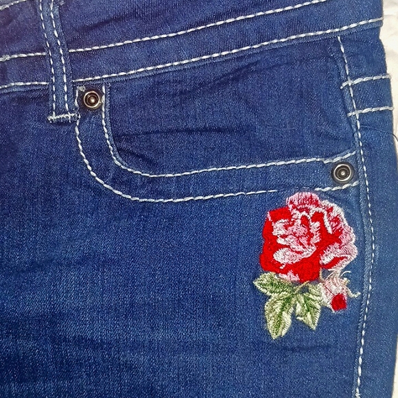 Level Eight embroidered capri jeans - Picture 4 of 6